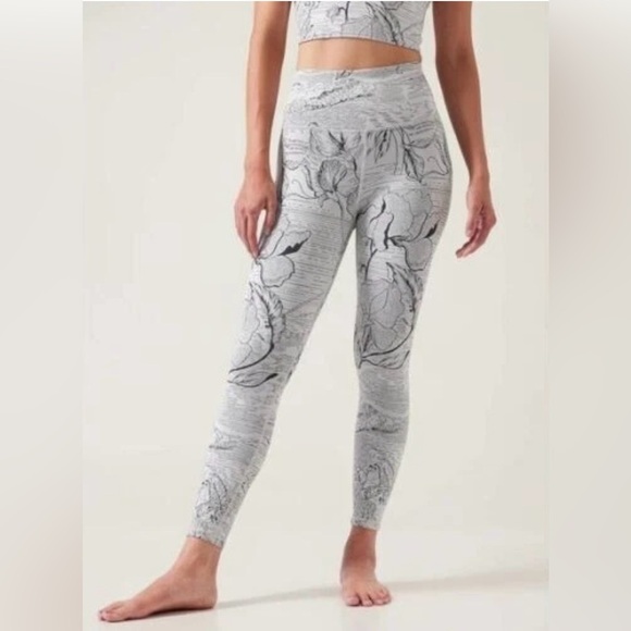 EUC Athleta Elation Jacquard 7/8 Leggings Black Eden Floral Size M - Picture 2 of 8